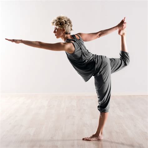 Online Iyengar Yoga Classes UK Live Yoga Teachers