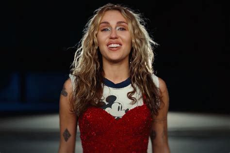 Miley Cyrus revela que não lucrou um centavo turnê de 2014