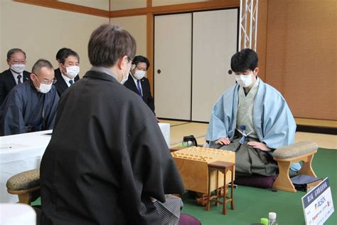 藤井聡太王将と羽生善治九段の王将戦第3局始まる スポーツ報知