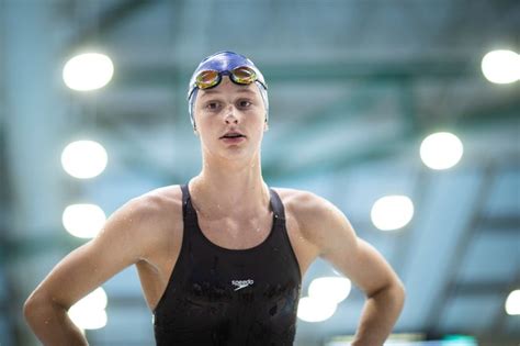 Toronto Swimmer Summer Mcintosh Sets Womens Metre Freestyle World