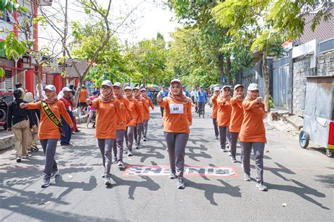 Lomba Gerak Jalan Bapak Ibu Guru Smk Islam Blitar Meriahkan