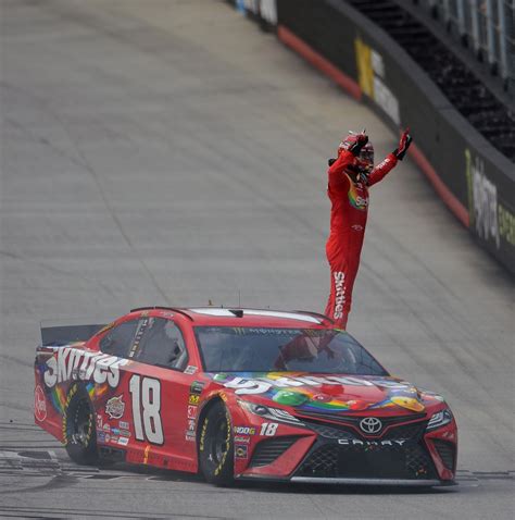 Kyle Busch beats brother to grab 8th Bristol win | CTV News