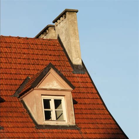 Ventana De Dormer En Un Tejado De Teja Foto De Archivo Imagen De