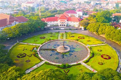 Menikmati Keindahan Dan Sejarah Di Alun Alun Tugu Malang Radar Bangkalan