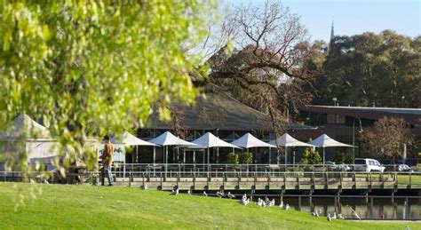 Quality Hotel Lakeside (formerly Bendigo Lakeview Motor Inn) 286 Napier Street Bendigo