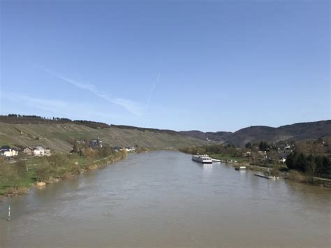 Fr Hlingsbeginn Auf Dem Moselradweg Kilometer Von Trier Nach