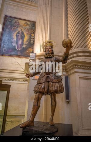 Statue Von K Nig Ferdinand Iii Von Kastilien In Der Kathedrale Sevilla