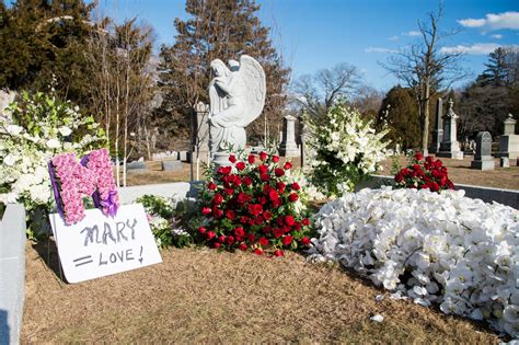 Mary Tyler Moore Laid to Rest in Private Burial | Closer Weekly