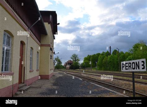 The border town of Zgorzelec (Poland): Railway station Stock Photo - Alamy