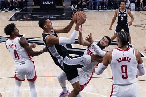 Nba》文班亞馬下半場「甦醒」 馬刺延長險勝火箭摘首勝 體育 中時