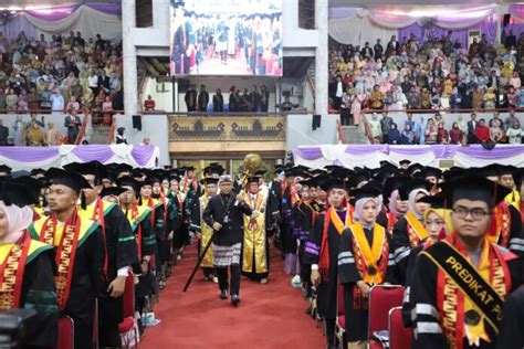 Unila Mewisuda 995 Mahasiswa Tahun Akademik 2023 2024 News Analis