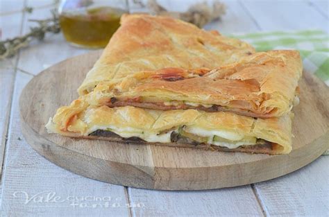 CALZONE DI SFOGLIA CON VERDURE E MOZZARELLA Antipasto Facile