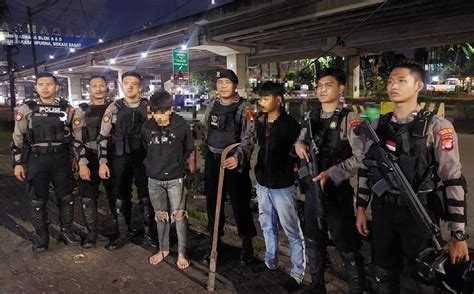 Tawuran Pecah Di Kalimalang Bekasi Polisi Ciduk Remaja