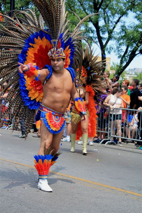 Shooting Down the Middle of the Road: Chicago Gay Pride Parade - Post 8 ...