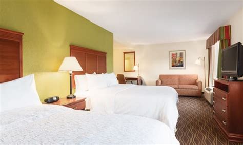 Hampton Inn and Suites Greenfield, MA Hotel Rooms