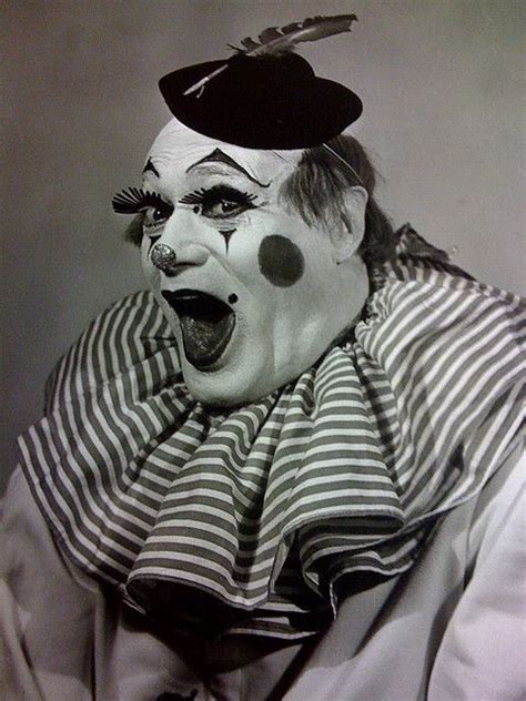 30 Fascinating And Creepy Kodachrome Slides Of Circus Clowns From The