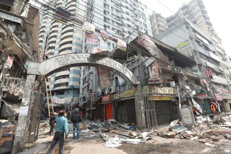 3 killed as building collapses in explosion at Science Lab | Blast At ...