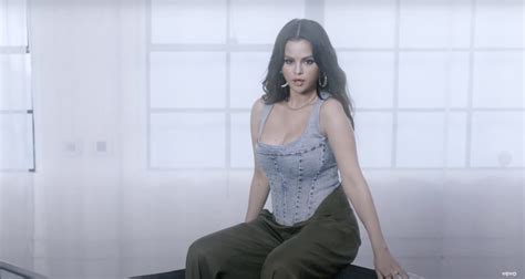 Selena Gomez S Miaou Denim Corset Top In The Calm Down Remix Video Selena Gomez Calm Down