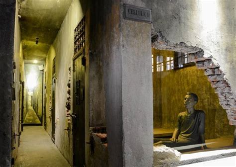 HOA LO PRISON - THE HISTORY SITE IN HA NOI - VNITOURIST