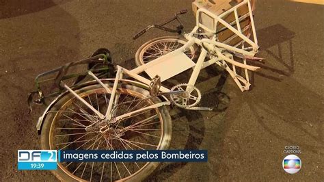 Vídeo Ciclista é atropelado e morre no Eixão Sul DF2 G1