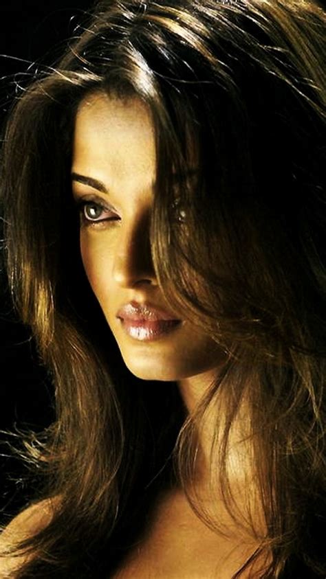 Aishwarya Rai In Dhoom 2 Style - 750x1334 Wallpaper - teahub.io