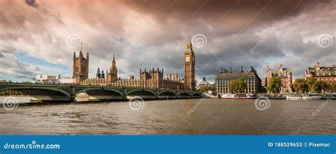 Panorama Desde Las Orillas Del Támesis Sobre El Parlamento De Londons Y