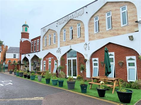 Soft Landscaping: Banbury Mosque, Oxfordshire - 4th Corner Landscaping