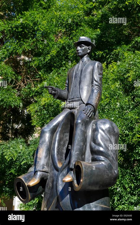 Skulptur Franz Kafka Fotos Und Bildmaterial In Hoher Aufl Sung Alamy