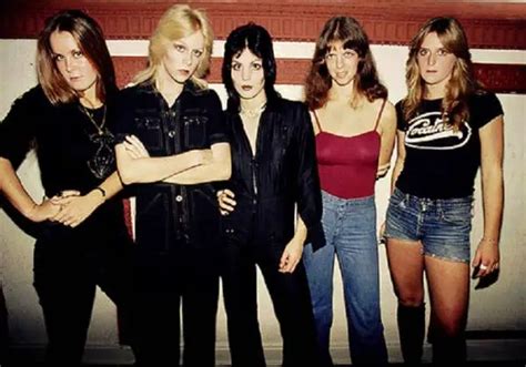 The Runaways - discography, line-up, biography, interviews, photos