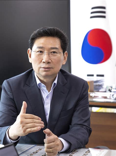 이상일 용인특례시장 오광환 체육회장 당선인 축하하고 낙선자 위로