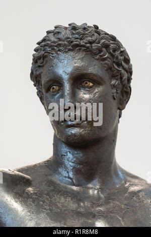 Bronze statue head of a young man from the Antikythera shipwreck - National Archaeological ...