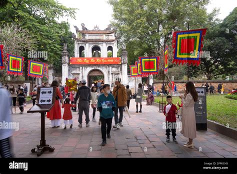 Hanoï Vietnam Janvier 2023 Vue Sur Lentrée Du Temple De La