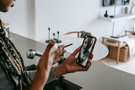 how to know if a girl likes you through text