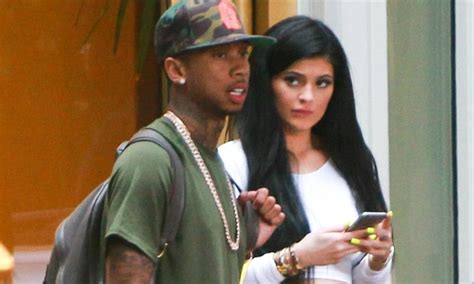 Tyga Calls In The FBI To Track Down Person Who Hacked Nude Photo Daily Mail Online
