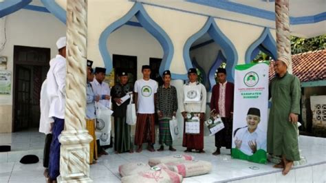 Santri Dukung Ganjar Beri Bantuan Untuk Renovasi Halaman Majelis Taklim