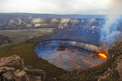 Top 10 Most Dangerous Volcanoes In The World 🔥