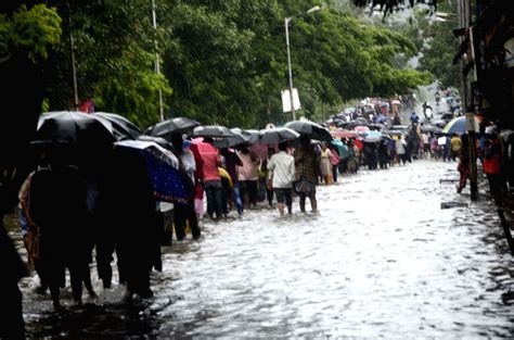 Heavy Rains Paralyse Mumbai