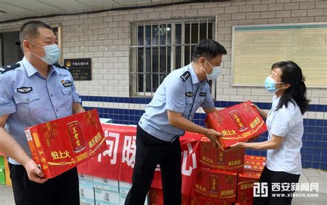 新城区自强路街道“送清凉、暖警心”慰问一线执勤民警 西部网（陕西新闻网）