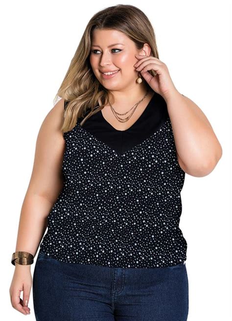 Blusa Poá Preta Decote V Plus Size Marguerite