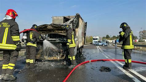 Camion Prende Fuoco In Tangenziale Disagi Al Traffico Piacenzasera It