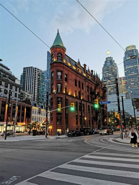 Top 7 Best Neighborhoods In Toronto Canada