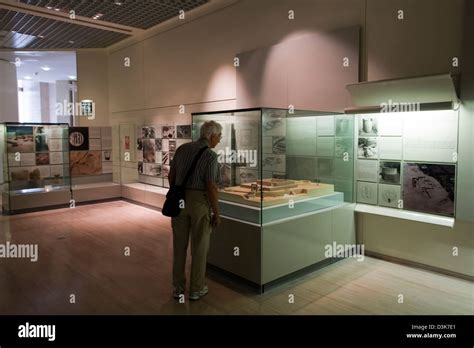 Exhibits on display at the Bahrain National Museum, Manama, Bahrain Stock Photo - Alamy