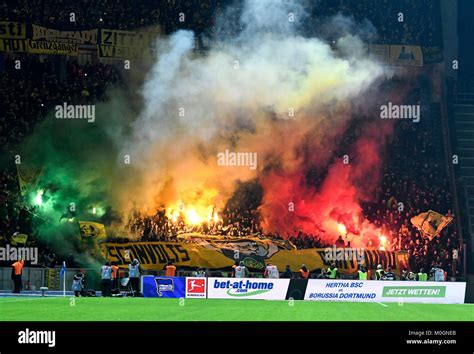 Berlin Deutschland Th Jan Dortmunder Fans Zuenden