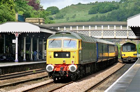 Br Green Class 47 At Dewsbury 47812d1916 Brings Up The R Flickr