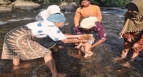 Hanya Ada Di Sumatera Barat Berikut Tradisi Yang Masih Sering