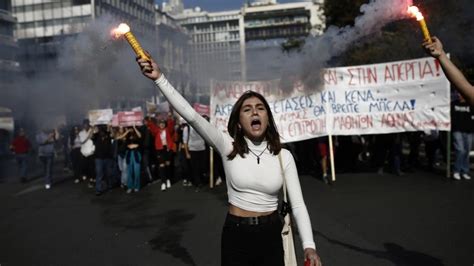 Los Trabajadores Alzan La Voz Contra Los Estragos De La Crisis