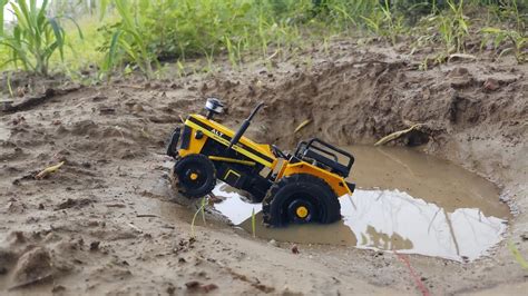 Sonalika And Standard Tractor Heavy Loaded Fryums Stuck In Deep Mud