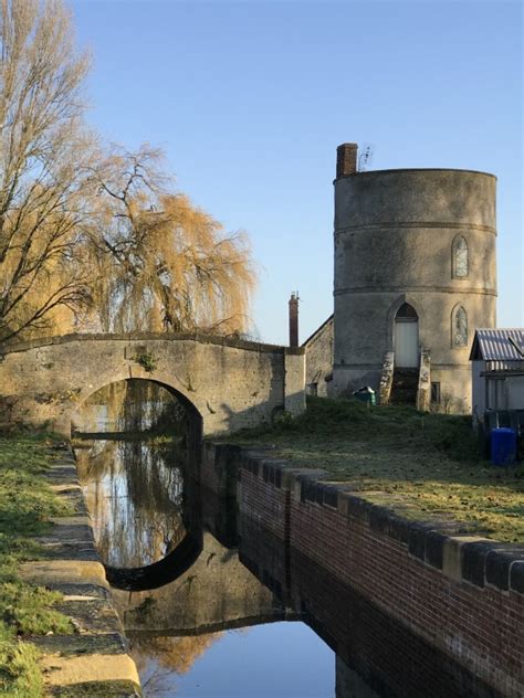 The Thames Severn Canal At Lechlade Lechlade On Thames