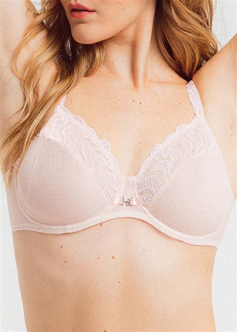 Soutien gorge emboitant à armatures nude rose