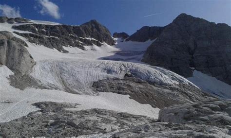 Tragedia Sulla Marmolada Il Caldo Provoca Il Distacco Di Una Lastra Di